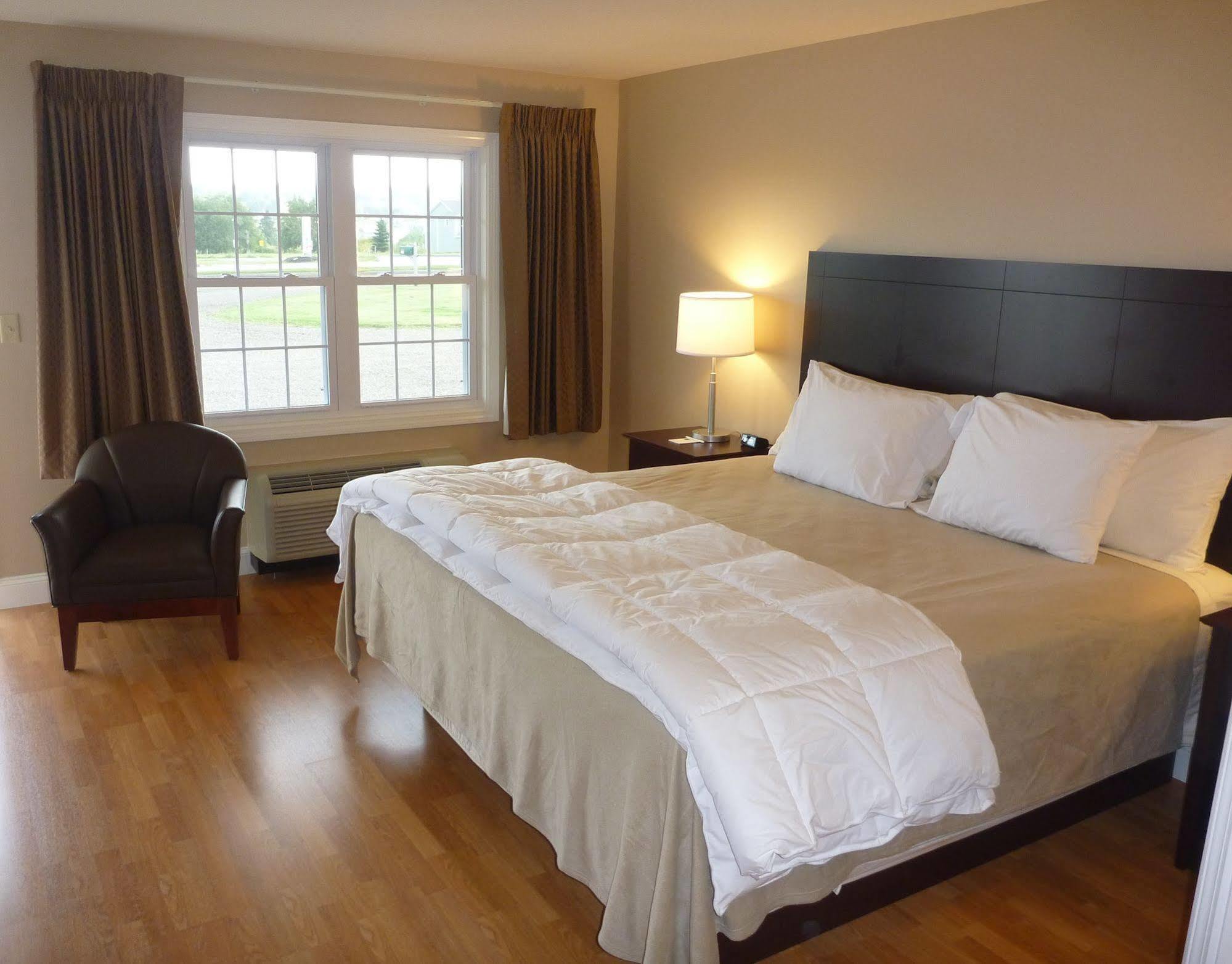 Yankee Clipper Motel Belfast Room photo